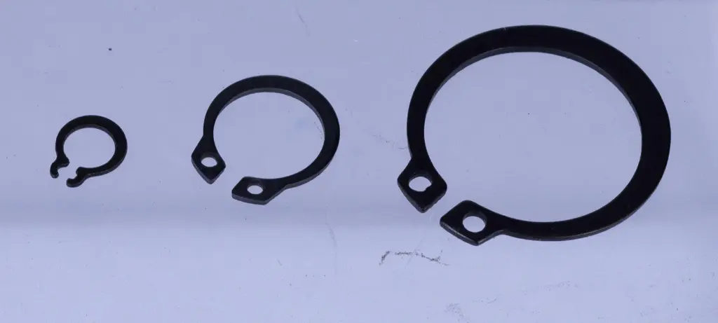 External Retainer Ring Assort., 300 Pieces / 18 Sizes
